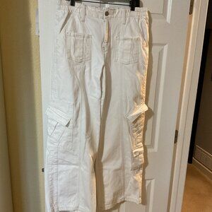 Excellent Used Condition BDG Cargo Pants 33